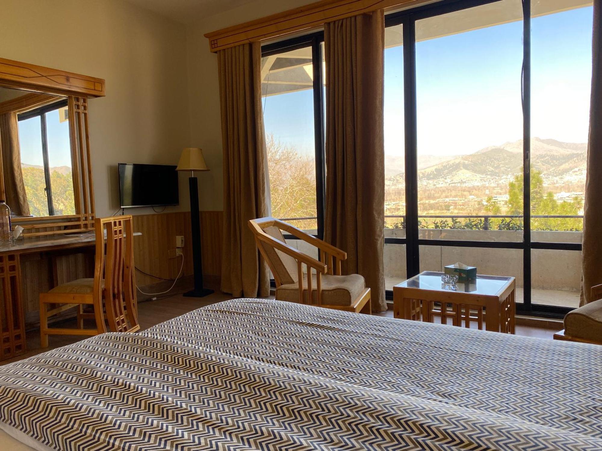 Rock City Resort Mingora Екстериор снимка