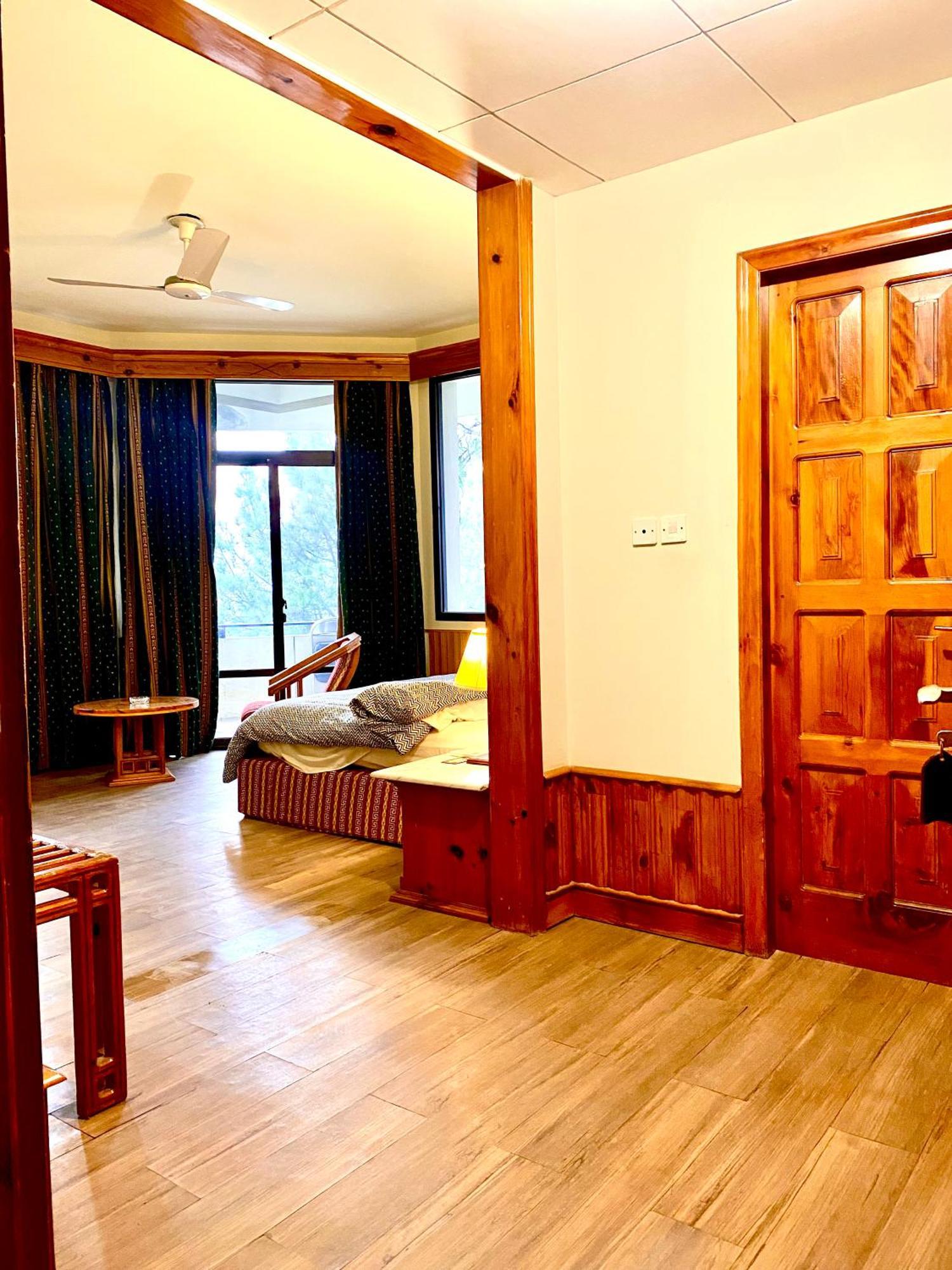 Rock City Resort Mingora Екстериор снимка