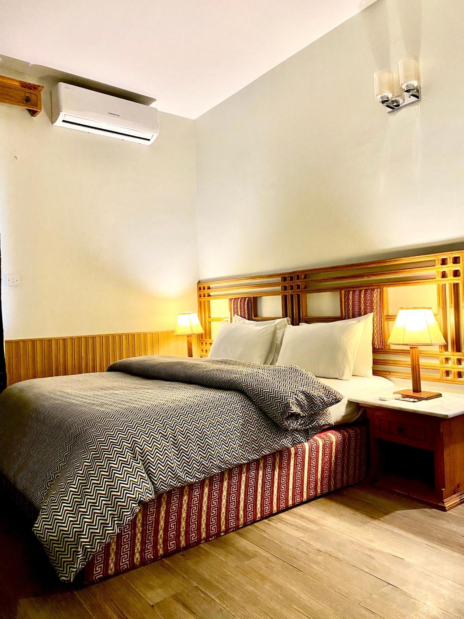 Rock City Resort Mingora Екстериор снимка