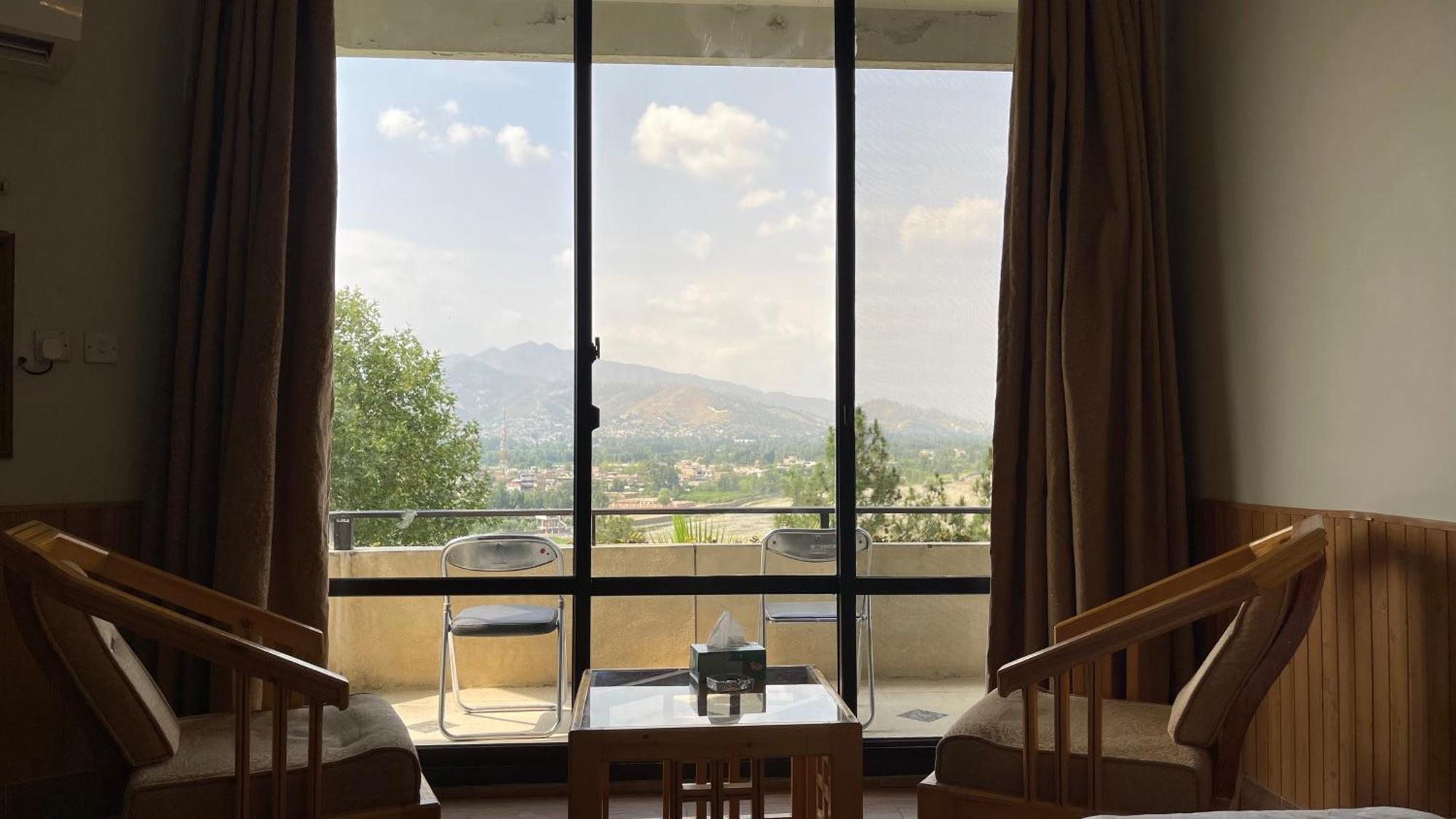 Rock City Resort Mingora Екстериор снимка