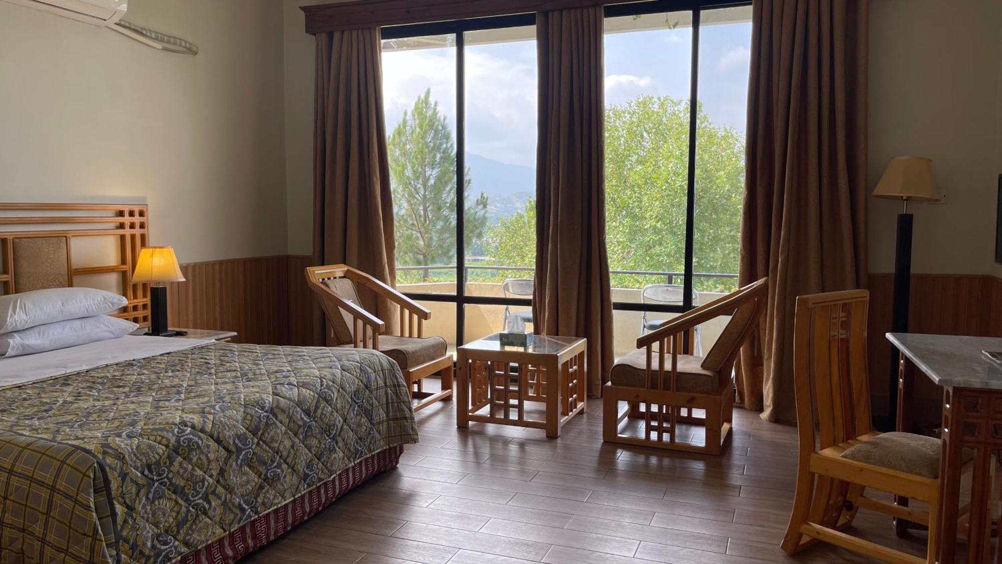 Rock City Resort Mingora Екстериор снимка